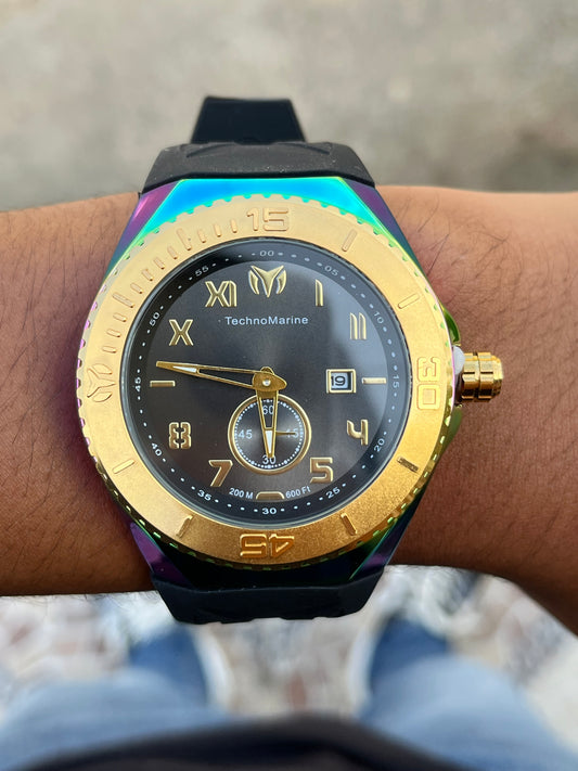 Technomarine con Correa Negra, Bordes Tornasol y Esfera Negra