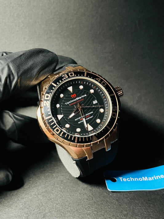 Technomarine con Correa Negra, Bordes Oro Rosa y Esfera Negra